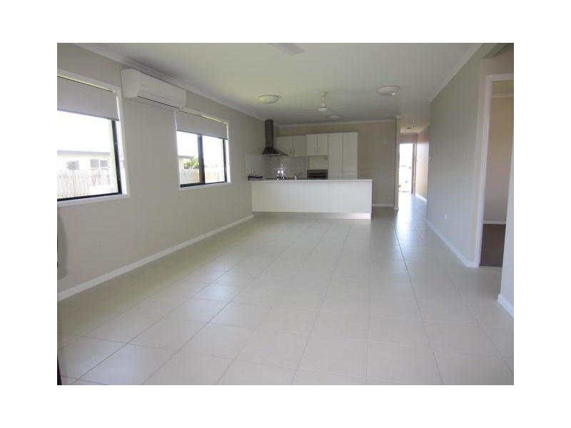 8 Beach Court, Balgal Beach QLD 4816