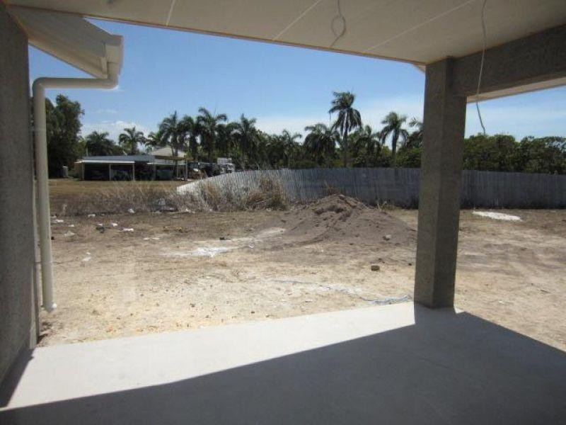 8 Beach Court, Balgal Beach QLD 4816