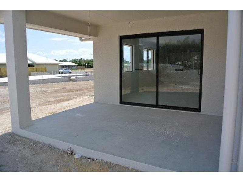 8 Beach Court, Balgal Beach QLD 4816