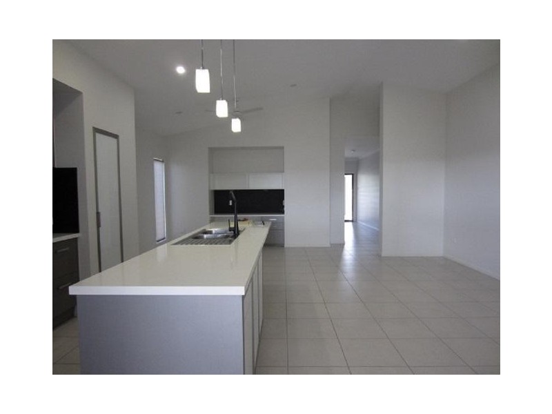 11 Cherington Boulevard, Shaw QLD 4818