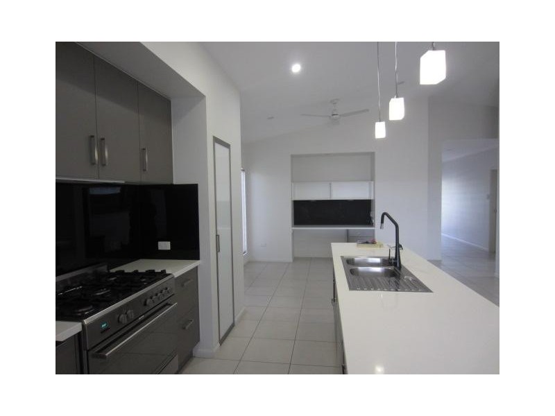 11 Cherington Boulevard, Shaw QLD 4818