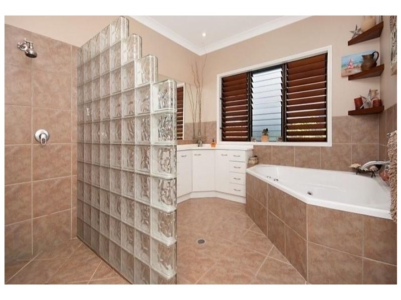 16  Woodwark Drive, Bushland Beach QLD 4818