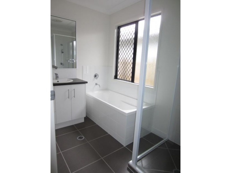 60 Izaro Circuit, Burdell QLD 4818