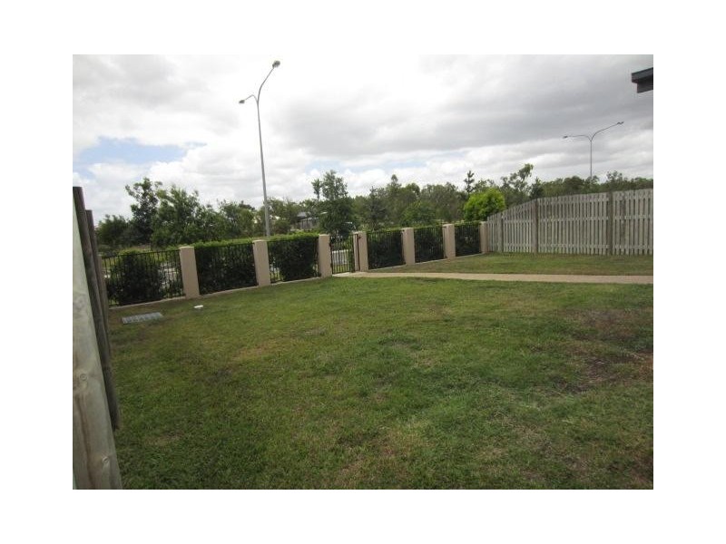 60 Izaro Circuit, Burdell QLD 4818