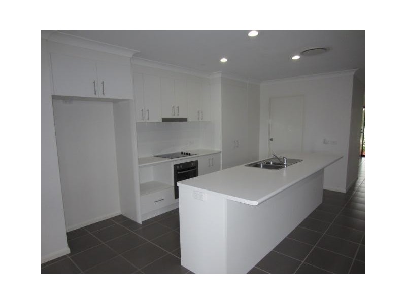 60 Izaro Circuit, Burdell QLD 4818