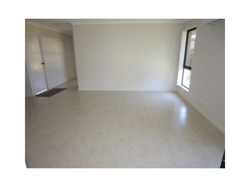 4 Waikiki Terrace, Mount Low QLD 4818