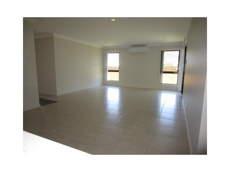 4 Waikiki Terrace, Mount Low QLD 4818