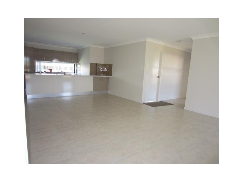 4 Waikiki Terrace, Mount Low QLD 4818