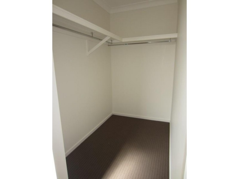 4 Waikiki Terrace, Mount Low QLD 4818