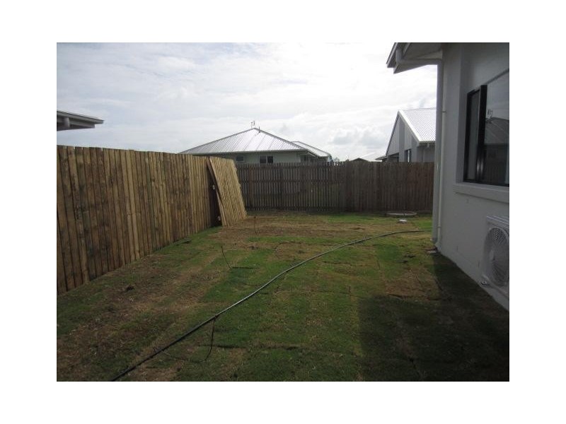 4 Waikiki Terrace, Mount Low QLD 4818