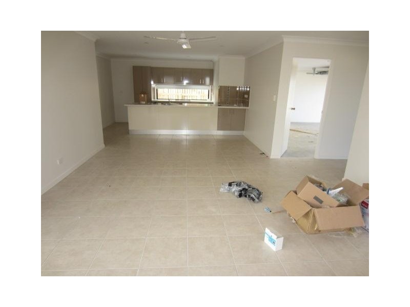 4 Waikiki Terrace, Mount Low QLD 4818