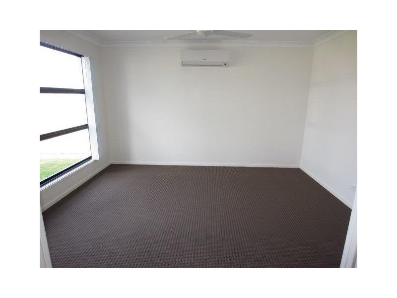 4 Waikiki Terrace, Mount Low QLD 4818