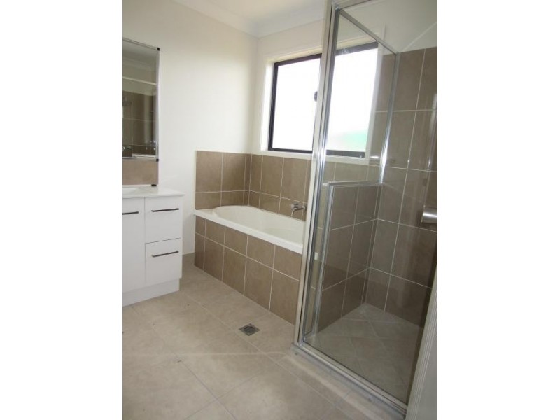 4 Waikiki Terrace, Mount Low QLD 4818