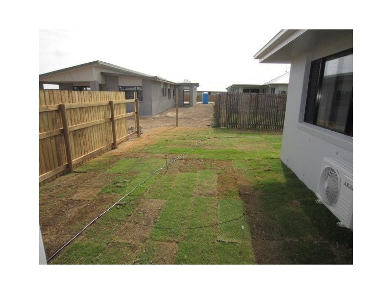 6 Waikiki Terrace, Mount Low QLD 4818