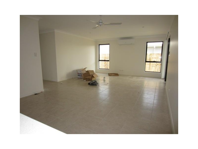 6 Waikiki Terrace, Mount Low QLD 4818