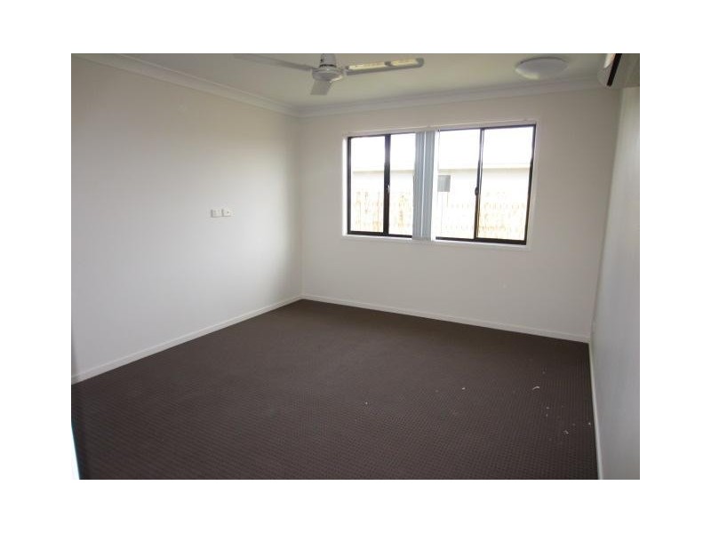 6 Waikiki Terrace, Mount Low QLD 4818