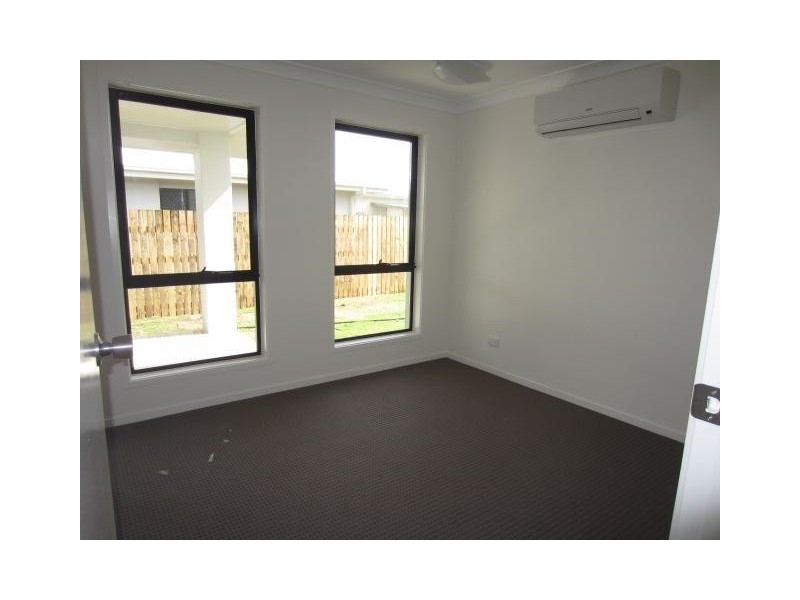 6 Waikiki Terrace, Mount Low QLD 4818