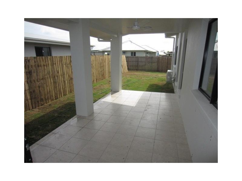 6 Waikiki Terrace, Mount Low QLD 4818