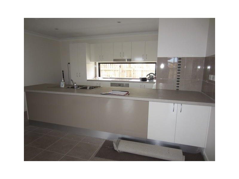 6 Waikiki Terrace, Mount Low QLD 4818