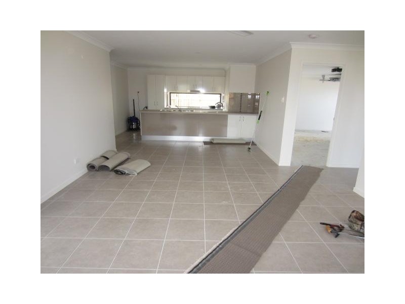 6 Waikiki Terrace, Mount Low QLD 4818