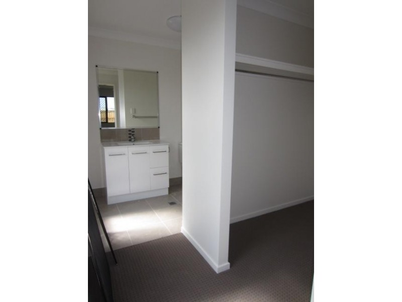 6 Waikiki Terrace, Mount Low QLD 4818