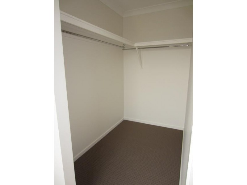 6 Waikiki Terrace, Mount Low QLD 4818