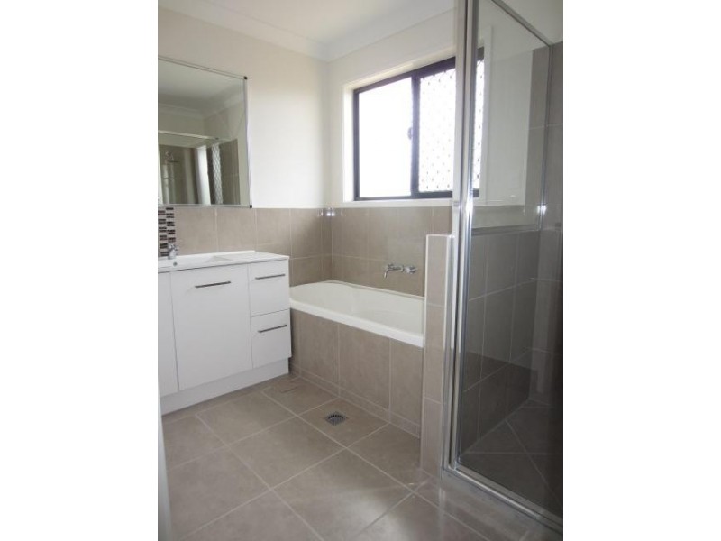 6 Waikiki Terrace, Mount Low QLD 4818