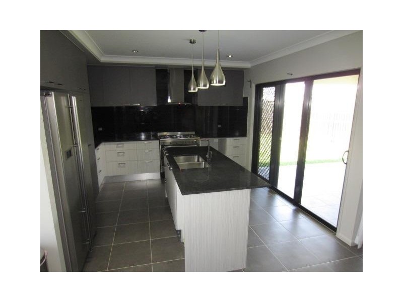 5 Emperor Boulevard, Burdell QLD 4818