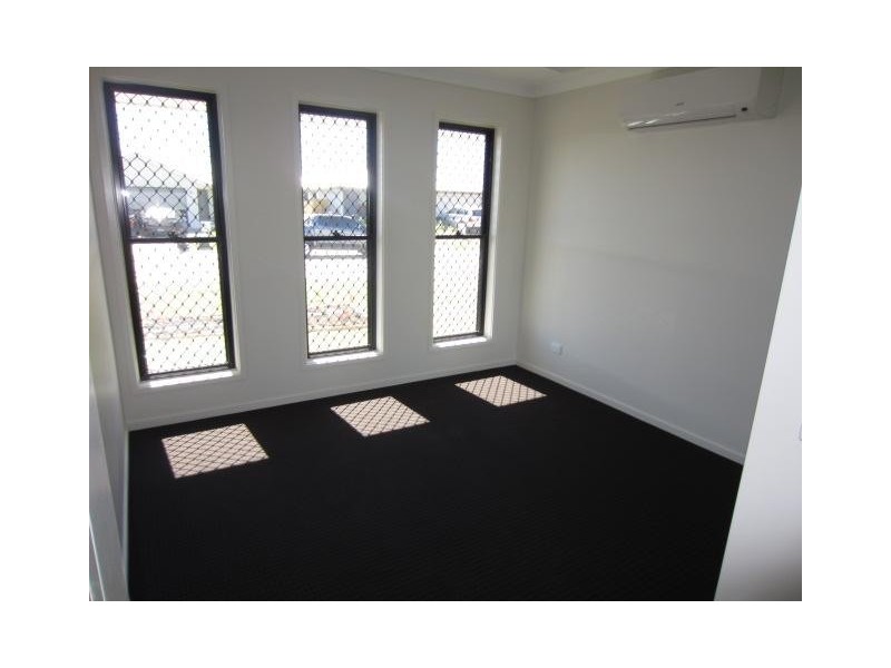 4 Catho Avenue, Mount Low QLD 4818