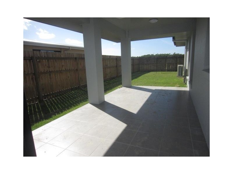 4 Catho Avenue, Mount Low QLD 4818