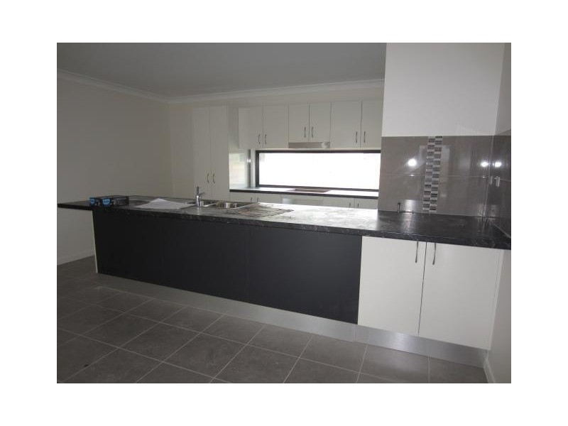 4 Catho Avenue, Mount Low QLD 4818