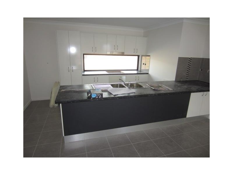 4 Catho Avenue, Mount Low QLD 4818