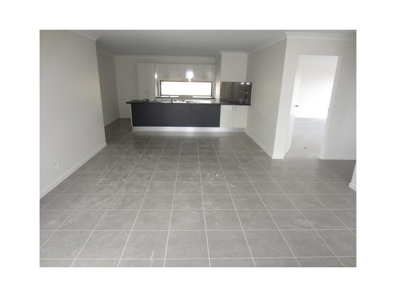 4 Catho Avenue, Mount Low QLD 4818