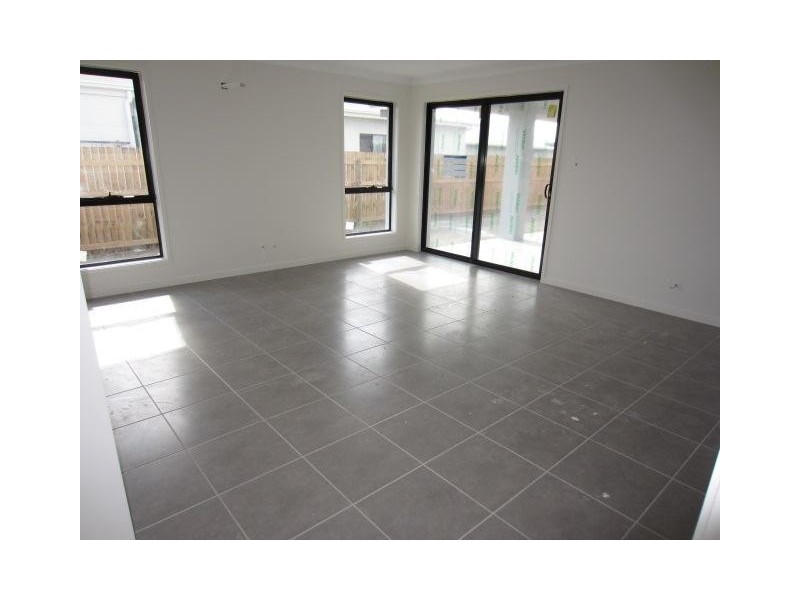 4 Catho Avenue, Mount Low QLD 4818