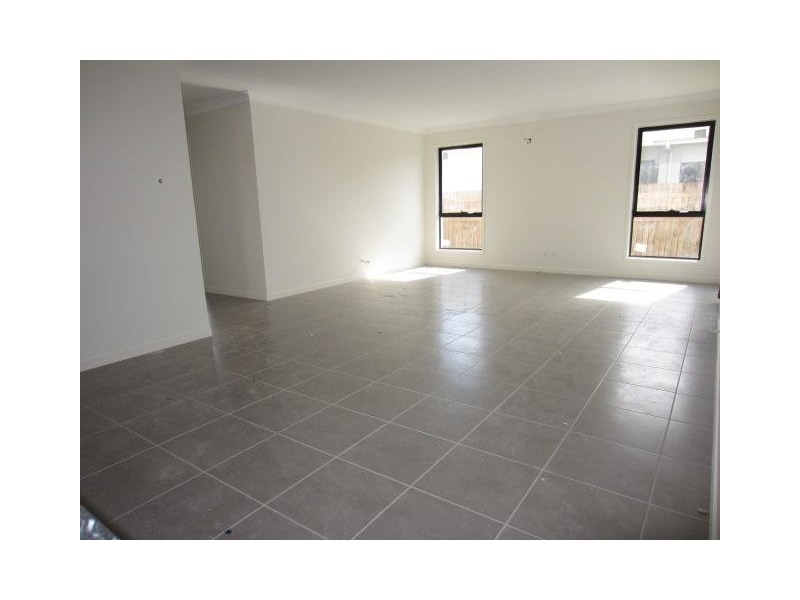 4 Catho Avenue, Mount Low QLD 4818