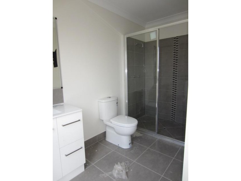 4 Catho Avenue, Mount Low QLD 4818