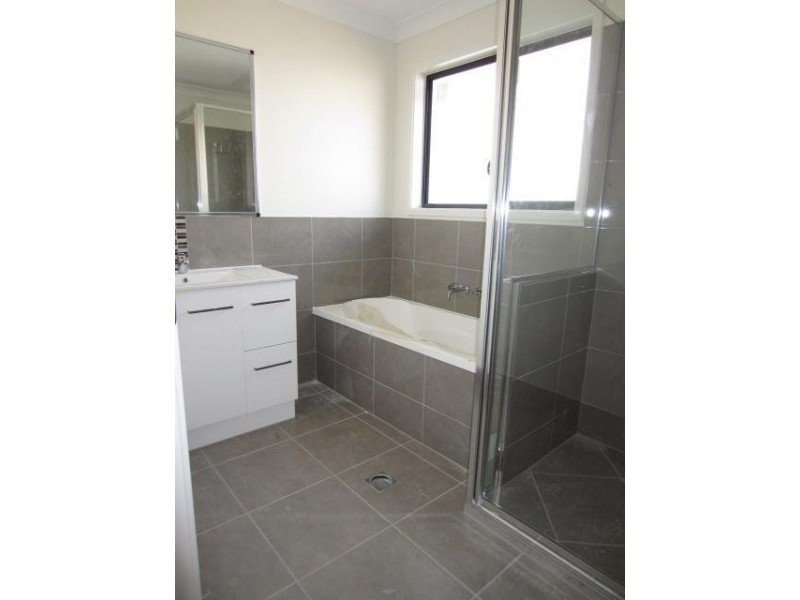 4 Catho Avenue, Mount Low QLD 4818