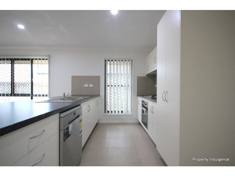 16 Waikiki Terrace, Mount Low QLD 4818