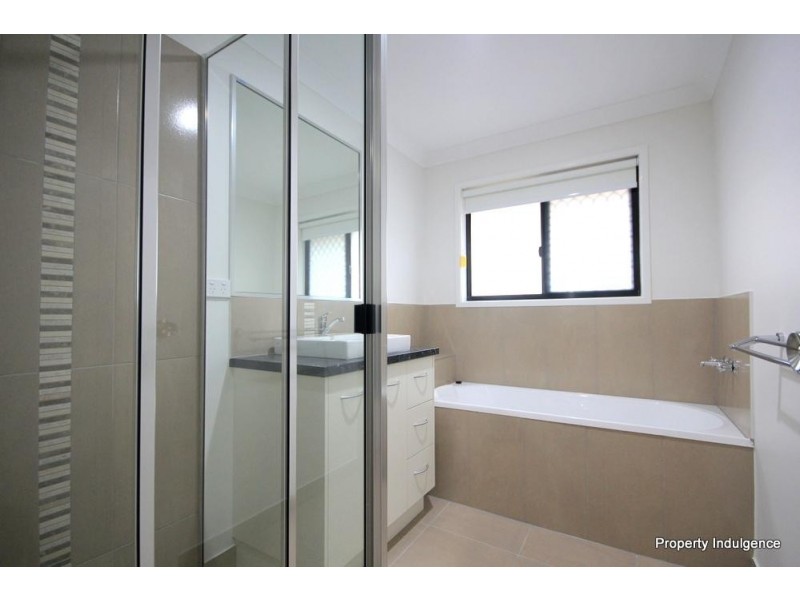 16 Waikiki Terrace, Mount Low QLD 4818