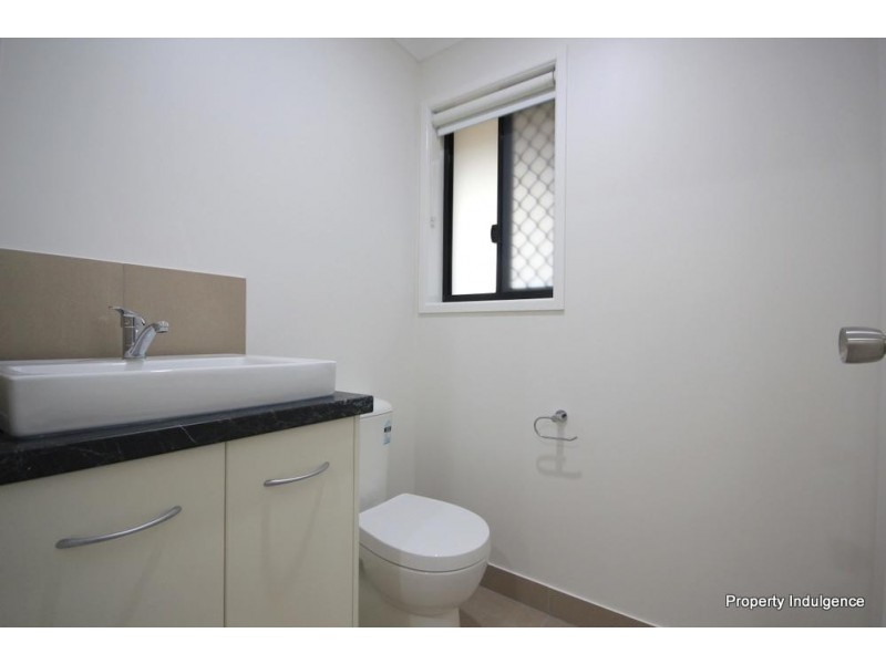 16 Waikiki Terrace, Mount Low QLD 4818