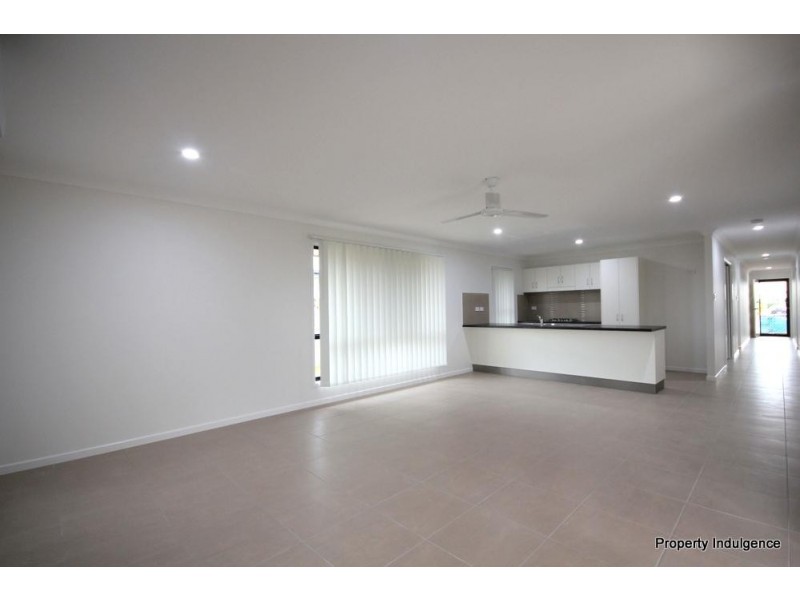 16 Waikiki Terrace, Mount Low QLD 4818