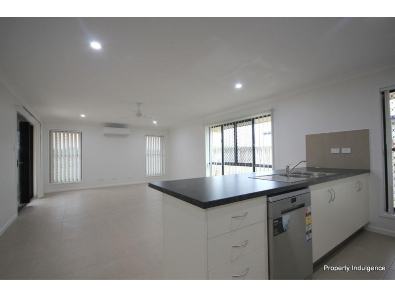 16 Waikiki Terrace, Mount Low QLD 4818