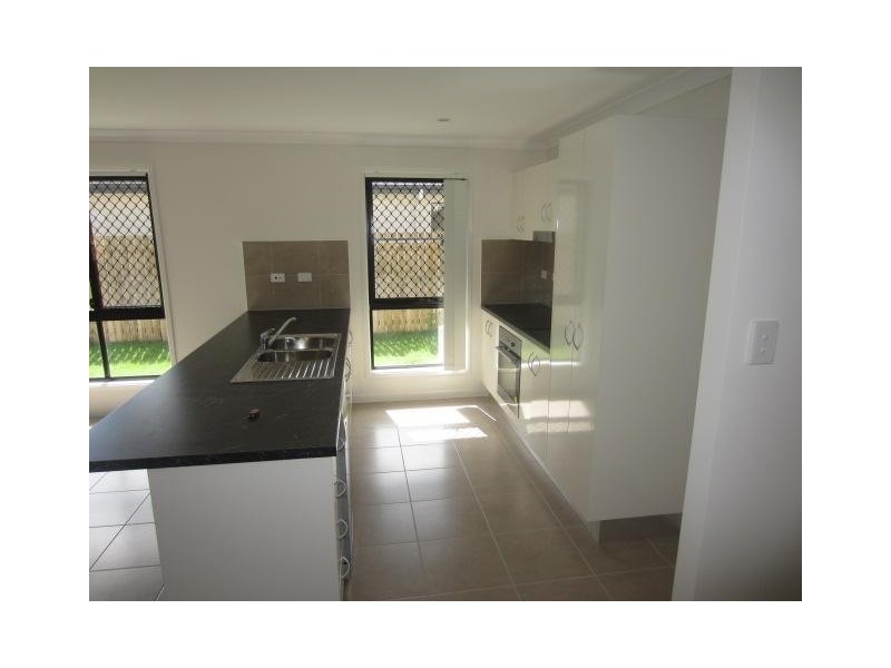 16 Waikiki Terrace, Mount Low QLD 4818