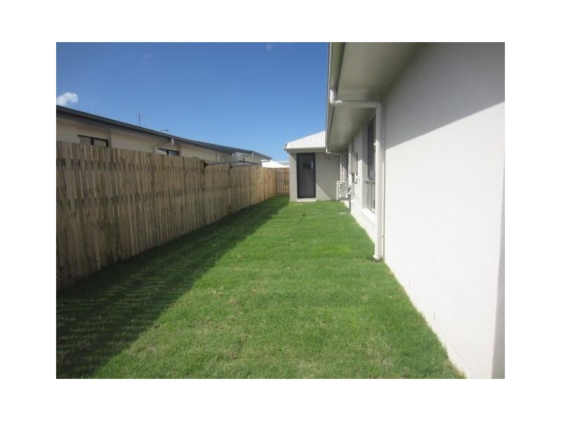 16 Waikiki Terrace, Mount Low QLD 4818