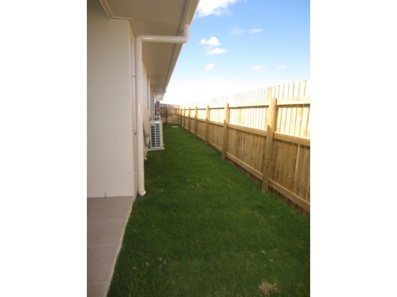 16 Waikiki Terrace, Mount Low QLD 4818