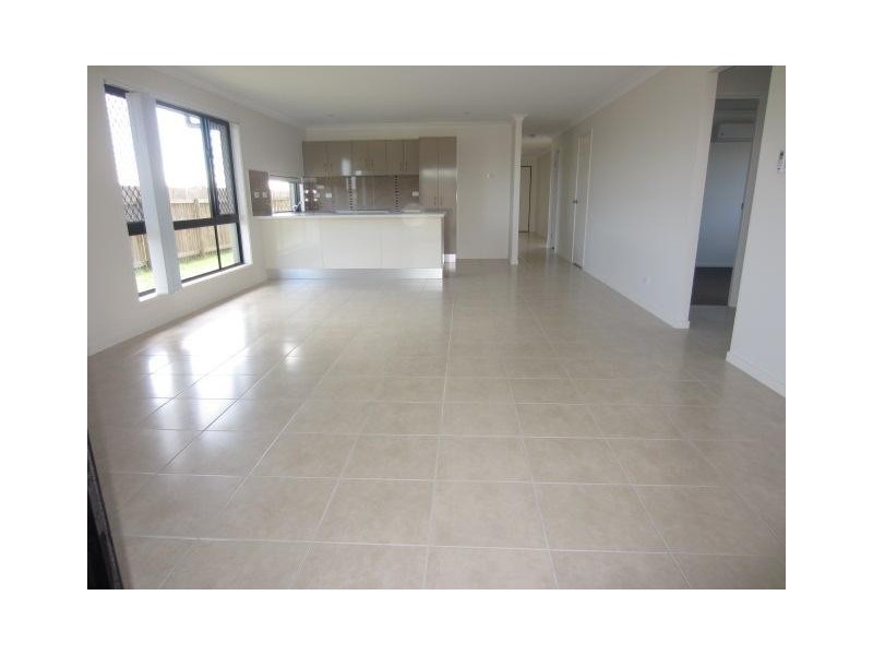 5 Esperance Drive, Mount Low QLD 4818