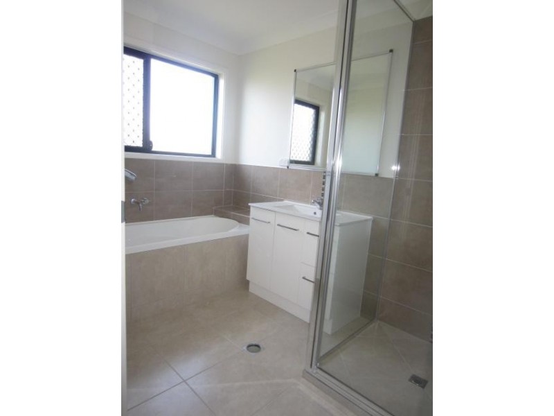 5 Esperance Drive, Mount Low QLD 4818