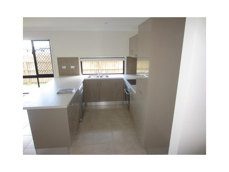 5 Esperance Drive, Mount Low QLD 4818