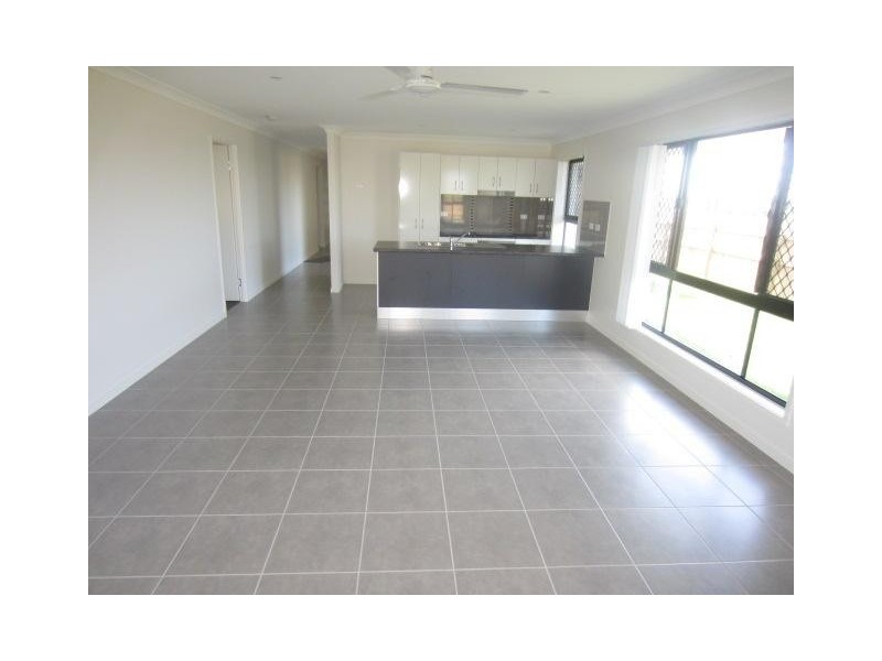 7 Esperance Drive, Mount Low QLD 4818