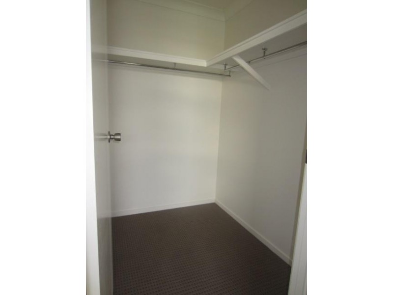 19 Smugglers Cove, Mount Low QLD 4818